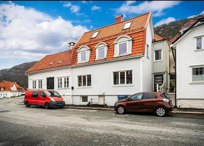 Large 1 Kilometer To Bryggen * ברגן