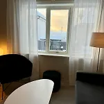 Large 1 Kilometer To Bryggen Apartment *